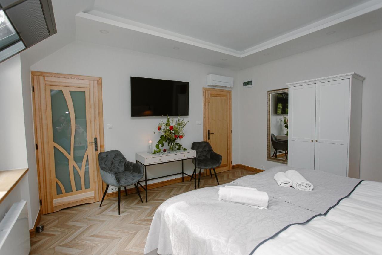 Hotel Dom W Starym Parku à Biskupice  Extérieur photo