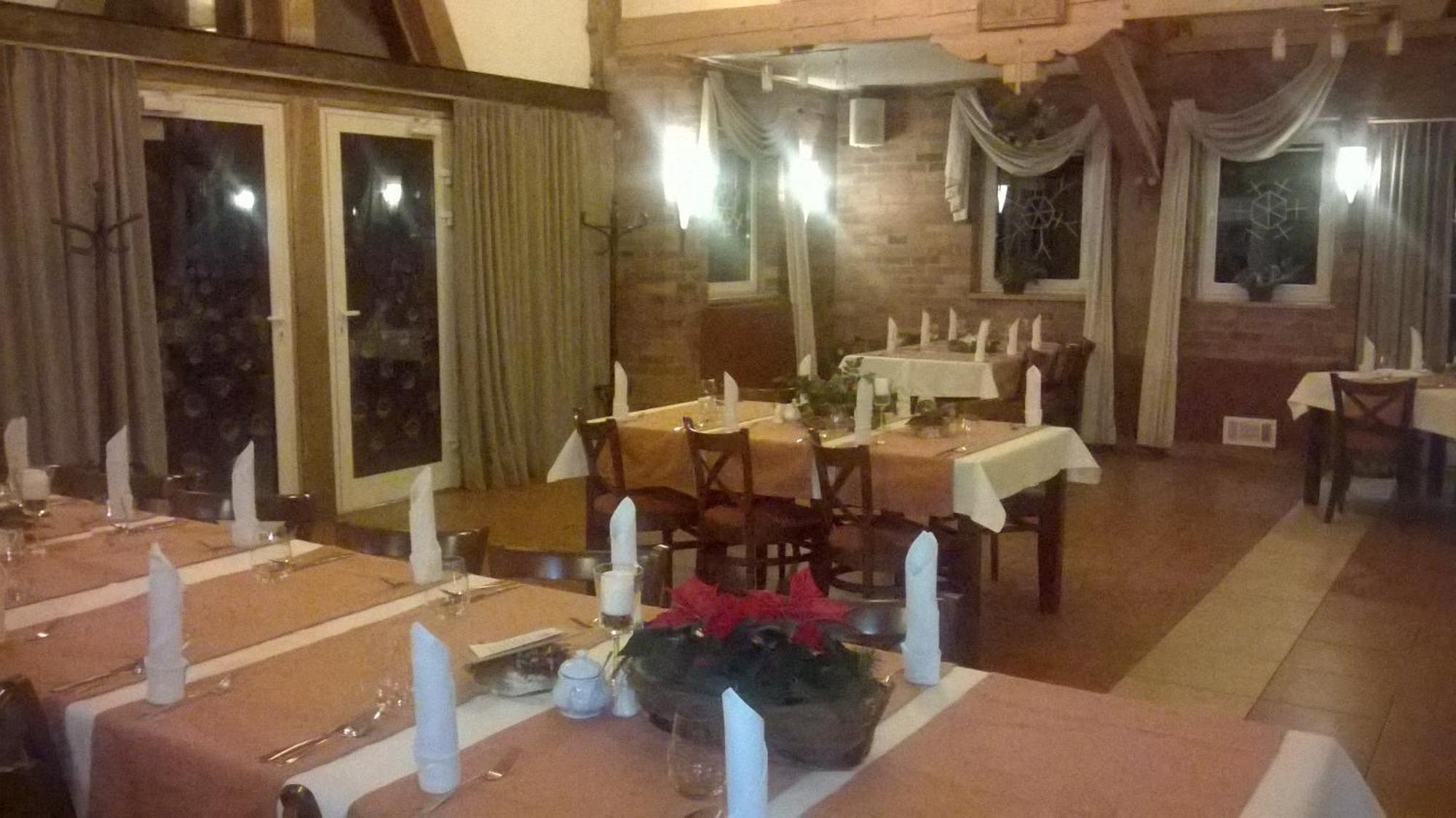 Hotel Dom W Starym Parku à Biskupice  Extérieur photo